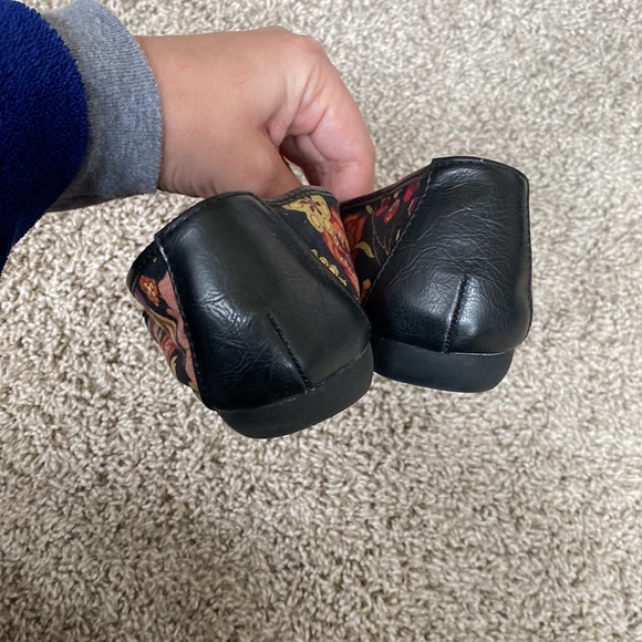 Floral flats - Picture 4 of 5